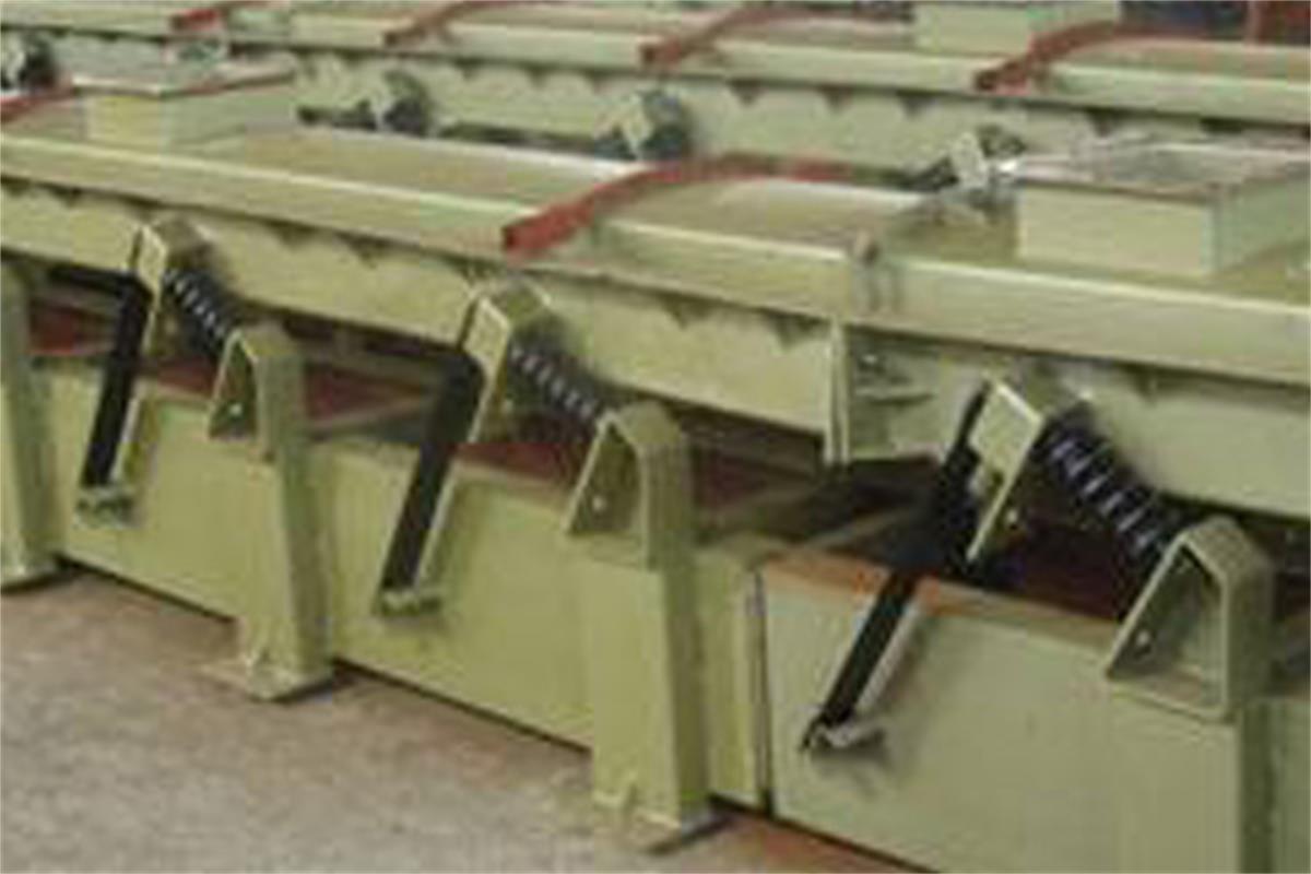 慣性振動(dòng)輸送機(jī)特點(diǎn)及應(yīng)用解析，明白了嗎？